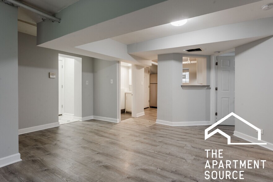 Building Photo - 5043 N Damen Ave