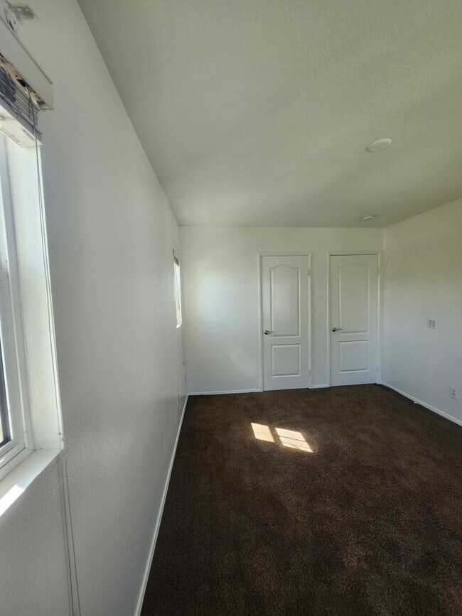 Building Photo - Chino 4 bedroom Beauty