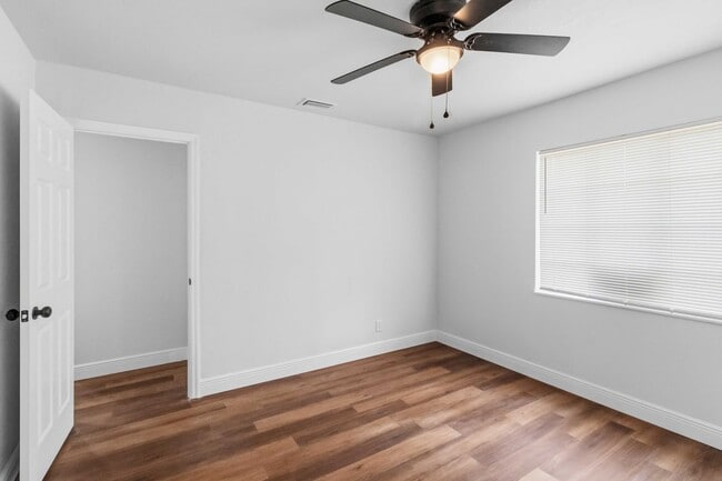 Building Photo - Beautifully Renovated 3/1 Home with Modern Finishes