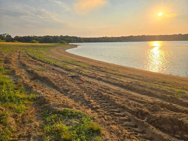 Building Photo - 1207 Shahan Prairie Rd