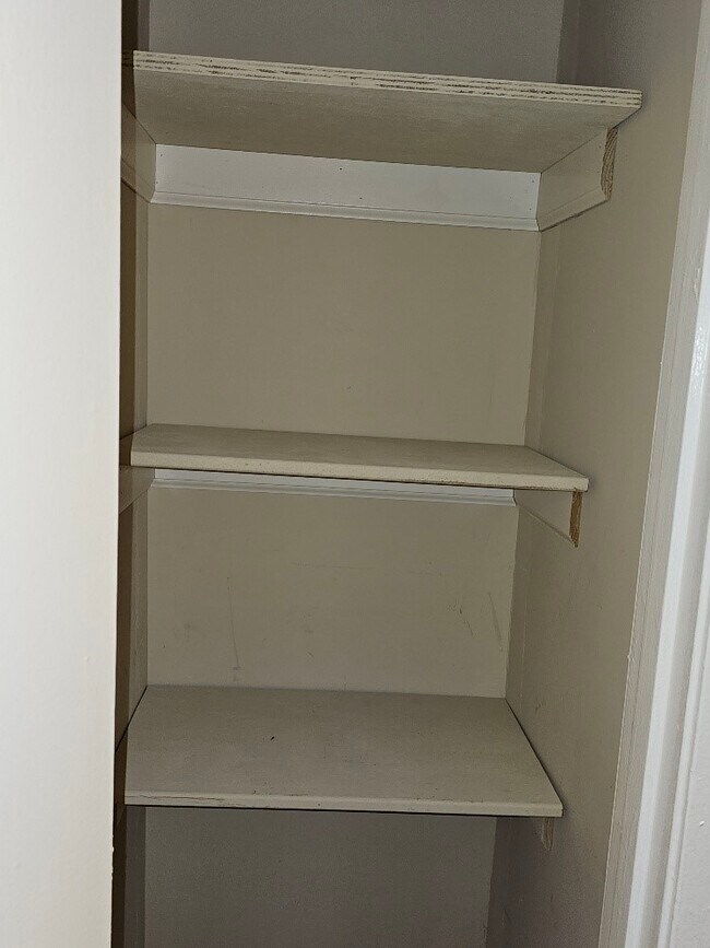 Building Photo - 6815 Beachwood St