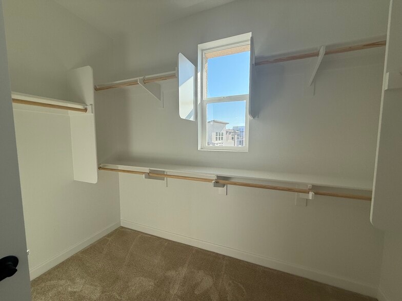 Building Photo - 424 Bunsen St