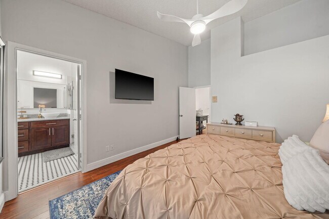Building Photo - 5250 Sapphire Valley