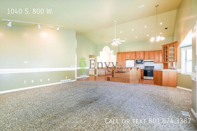 Building Photo - 1040 S 800 W