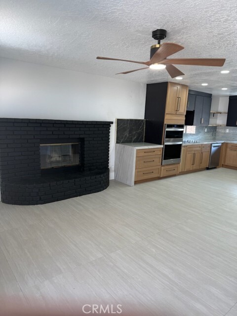 Building Photo - 22547 Cascade Dr
