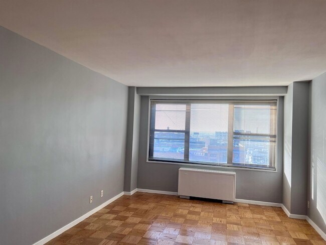 Building Photo - 225 St Pauls Ave