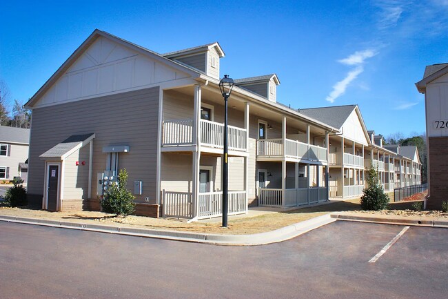 Building Photo - 610 Universal Dr