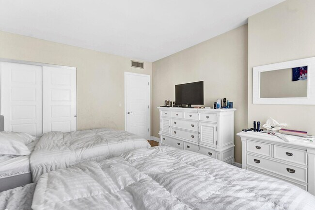 Building Photo - 1980 S Ocean Dr