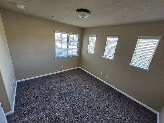 Building Photo - 5620 Bloom Dr