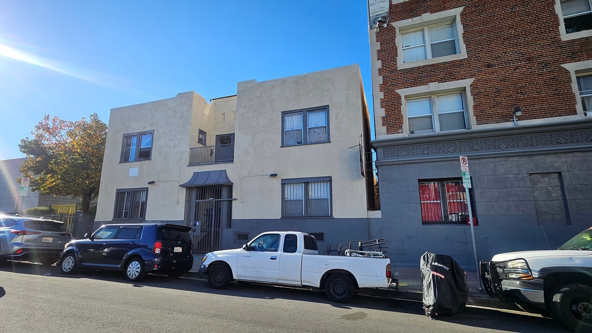 Building Photo - 815 S Lake St