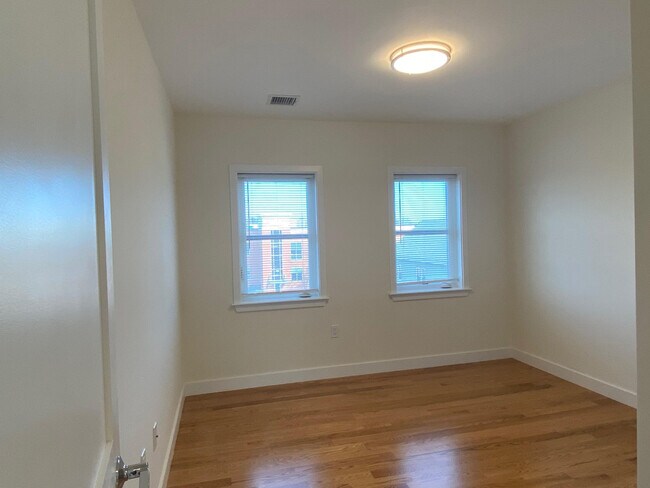 Building Photo - 15 Kelley Ct