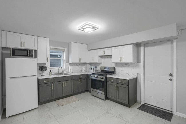 Building Photo - 763 Rte 9W