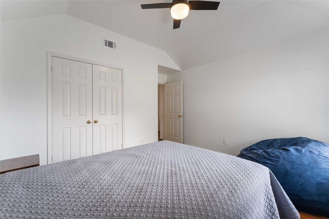 Building Photo - 5614 Whisper Ridge Dr