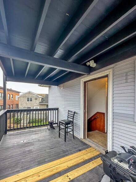 Building Photo - 42 Irwin St