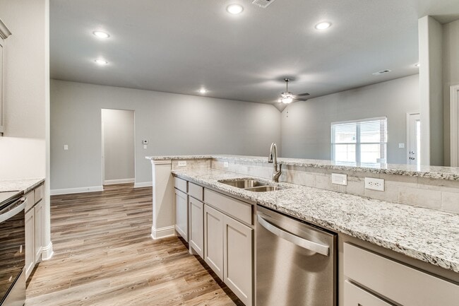 Building Photo - 2808 Orchid Dr