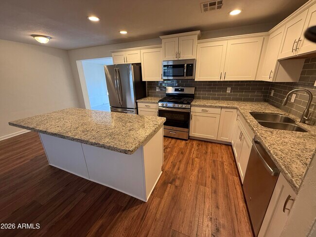 Building Photo - 2405 W Citrus Way