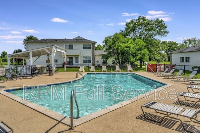 Building Photo - 810 Bellevue Rd