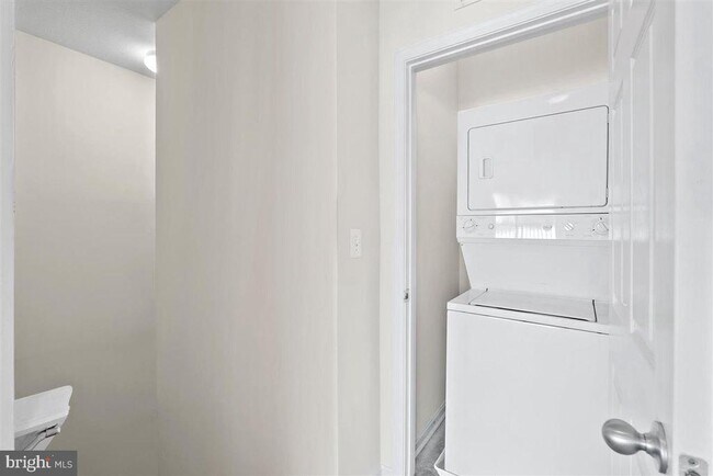 Building Photo - 11375 Aristotle Dr