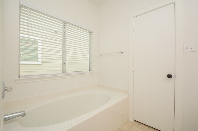 Building Photo - 9939 Farrell Dr