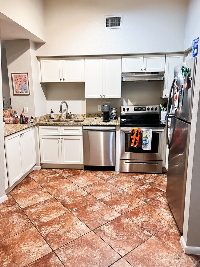 Building Photo - 2411 W Horatio St