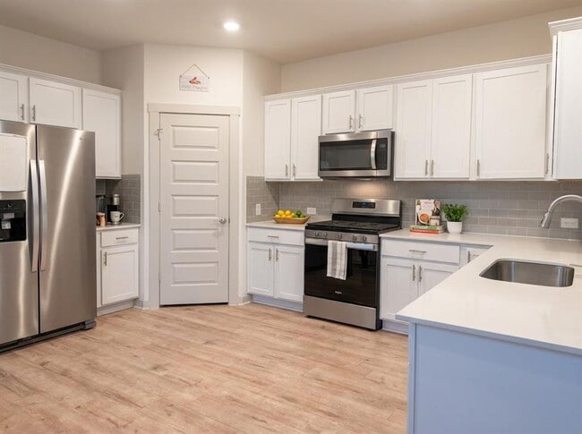 Building Photo - 7515 Traylor Cv