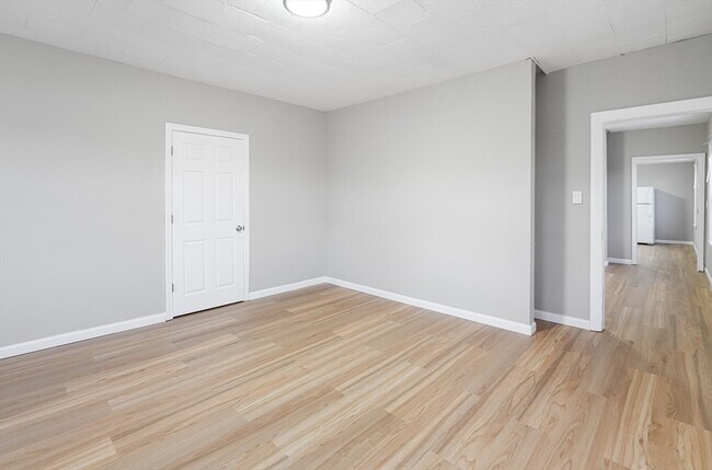 Building Photo - 168 Lunenburg St