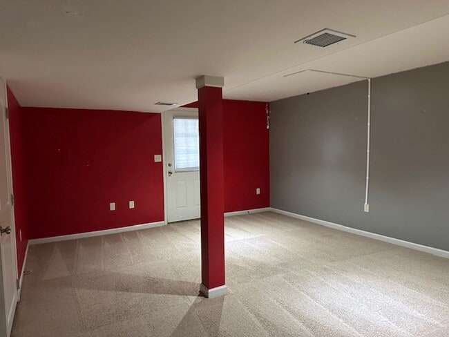 Building Photo - 6402 Creekbend Dr