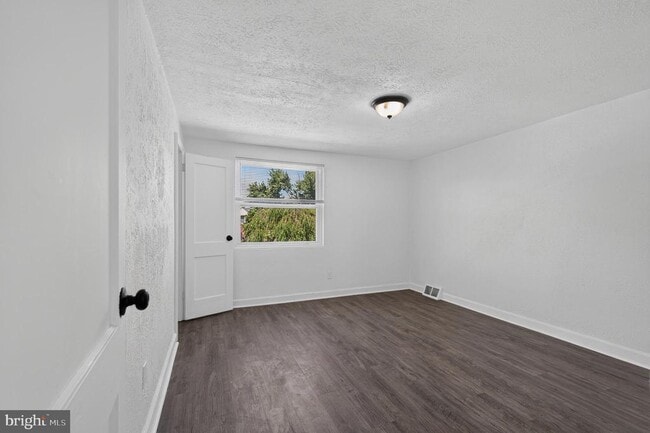 Building Photo - 53 Madison Dr