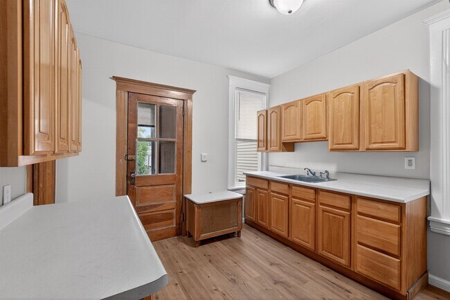 Building Photo - 18 Boyd Ave