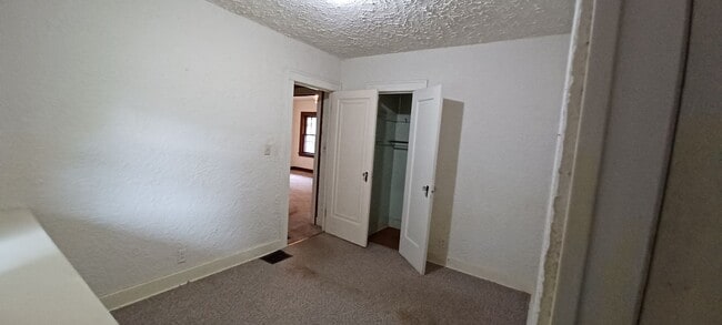 Building Photo - New Paris 2 bedroom house