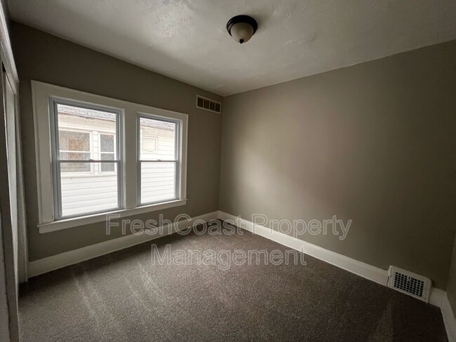Building Photo - 3402 E 145th St