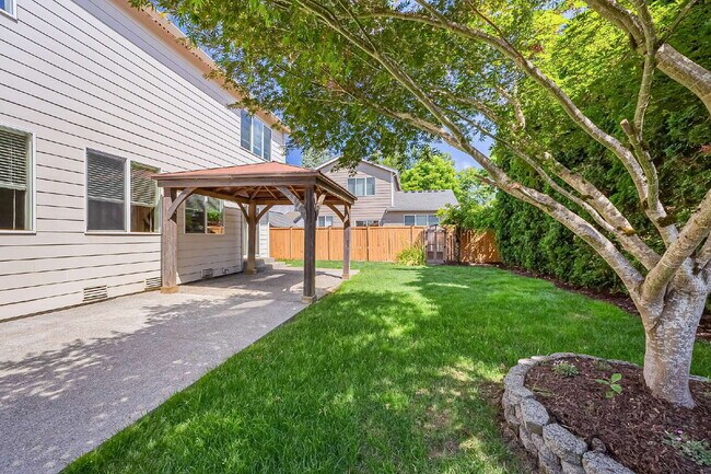 Building Photo - This is a beautiful property in the Savana...