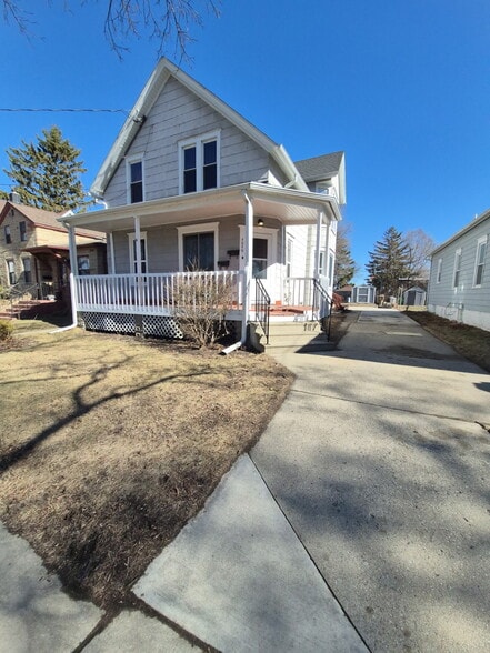 front of house - 4049 6th Ave