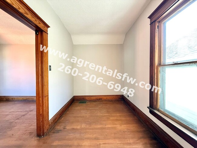 Building Photo - 3 Bedroom House