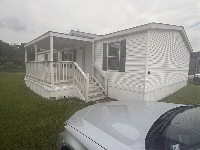 Primary Photo - 2021 N Battlebell Rd
