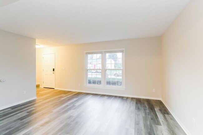Building Photo - 5891 Parkglen Rd