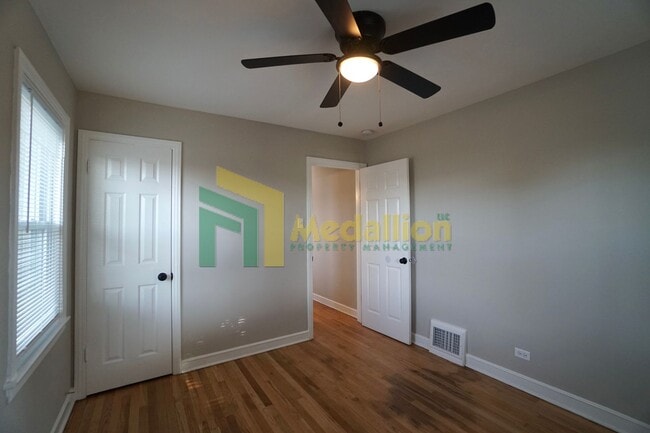Building Photo - 9858 S Drexel Ave