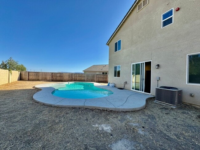 Building Photo - 5 Bedroom 3 Bath Home with Pool, pool and ...