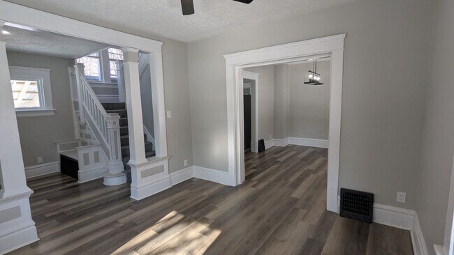 Building Photo - Welcome to this newly renovated, 3-bedroom home located in the heart of Akron
