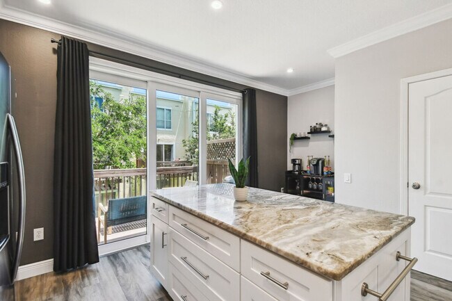 Building Photo - 3174 Bayshore Oaks Dr