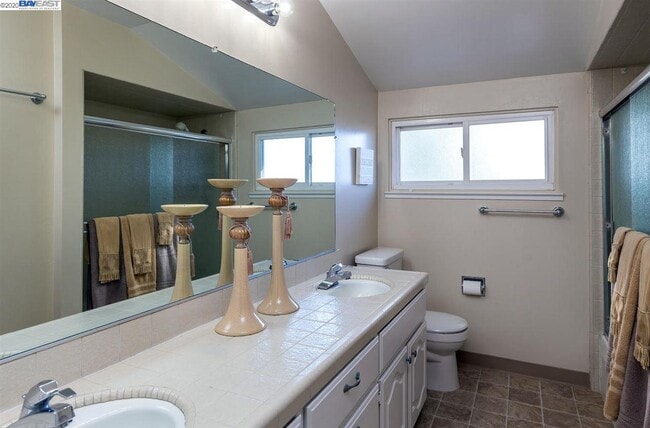 Building Photo - 833 Catalina Dr