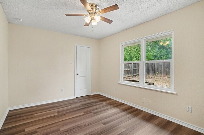 Building Photo - Charming 2-bedroom, 1-bath home in a convenient Fort Worth location!