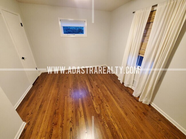 Building Photo - Beautiful Home in the Heart of Overland Pa...