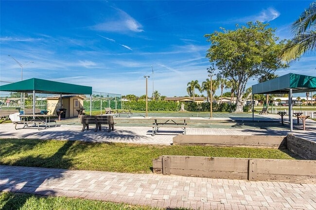 Building Photo - 6650 Royal Palm Blvd