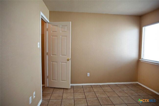 Building Photo - 5515 Lions Gate Ln