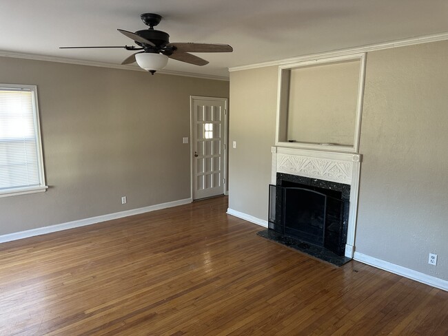 Building Photo - 1404 S Oswego Ave
