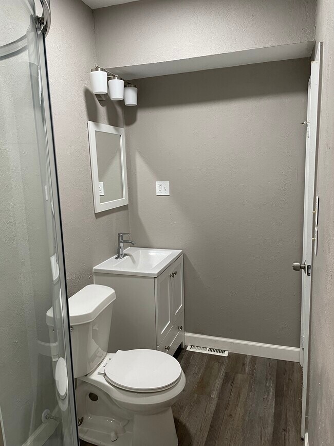 Building Photo - 627 Fountain St