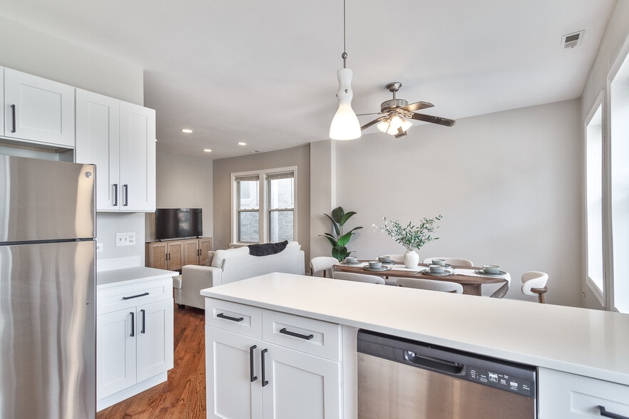 Building Photo - 3047 N Clybourn Ave