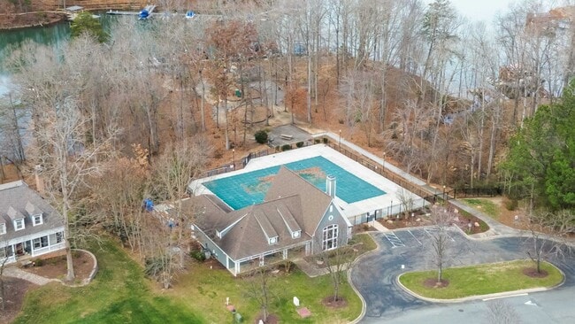 Building Photo - Beautiful Home just minutes from Mountain Island lake