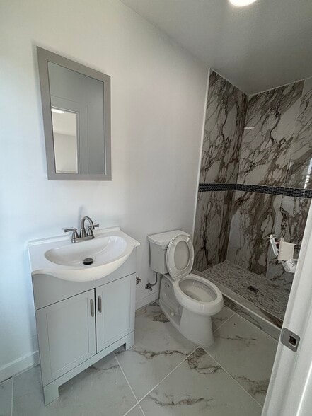 Building Photo - 1956 1/2 Park Grove Ave